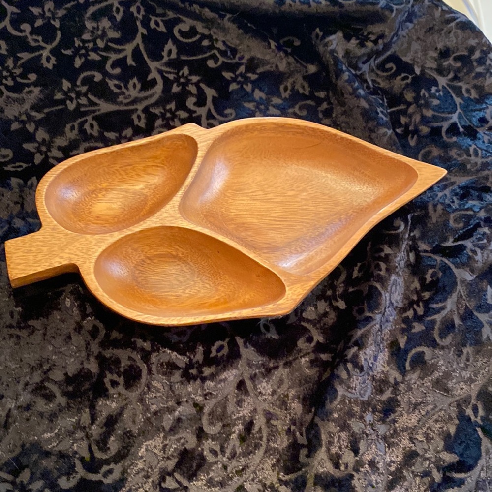 Vintage Leilani Monkey-Pod Wood Hand Crafted in Philiipines Serving Bowl